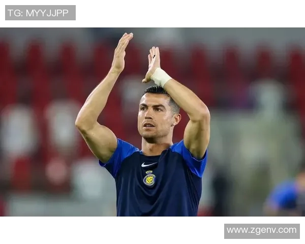 足球明星在街头的真实瞬间高清图片展现生活中的另一面